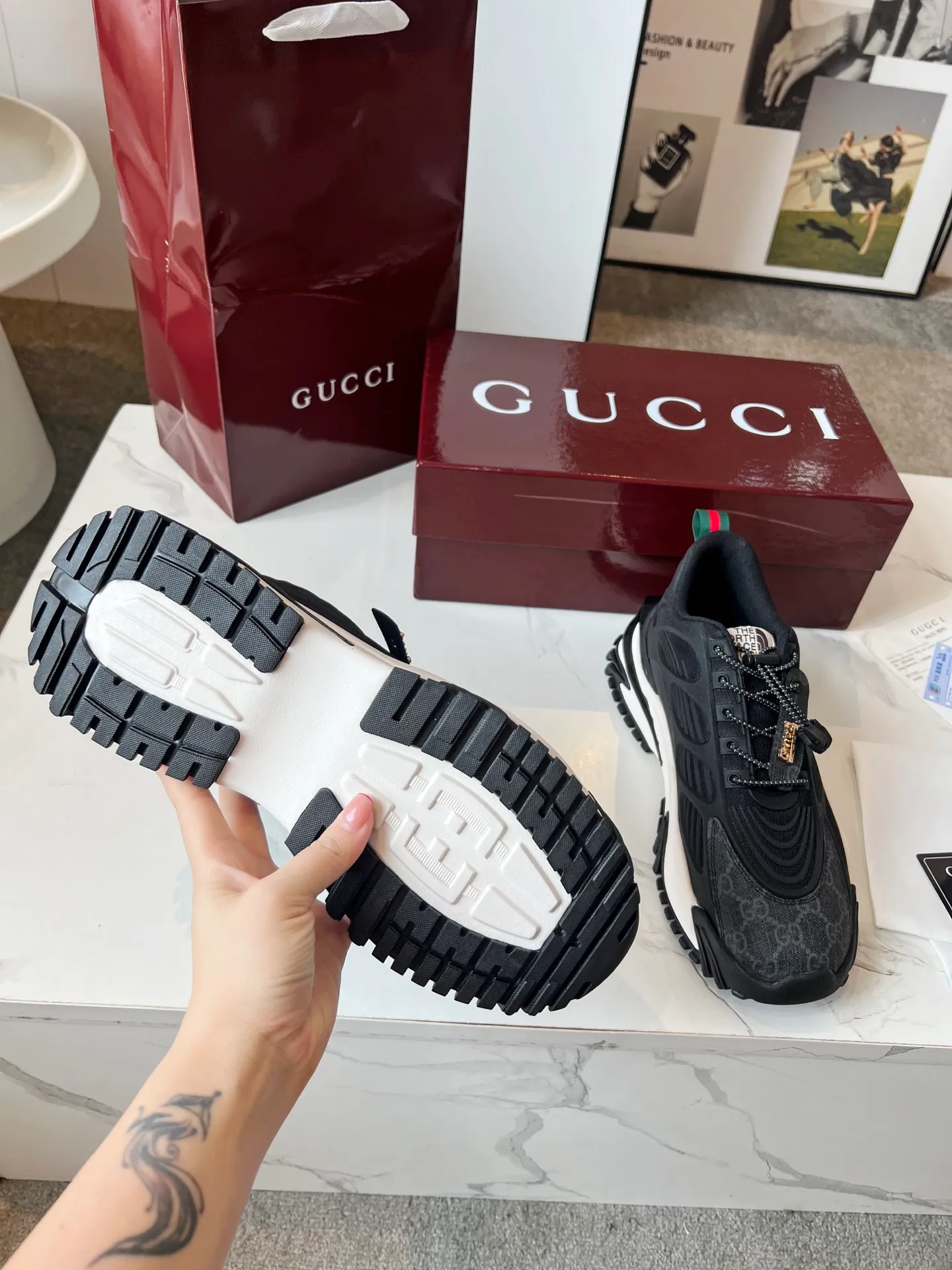 👟👟Ex-factory price 560👟👟 ❤️‍🔥❤️‍🔥❤️‍🔥Gucci series 2.0 sports shoes are made with heavy investment❤️‍🔥❤️‍🔥❤️‍🔥Renewed interpretation of the brand's iconic striped webbing elements😍😍When retro genes collide with futuristic design🎊🎊This new pair of Gucci shoes directly reaches the trend threshold💥 ✔️Caron color contrast + classic stripes, GG reflective piping, visual impact, and comes with high-light filter when out on the street ✔️Multi-layer structure of different materials, mesh breathability, leather shaping, outsole EVA foam and TPU combination😍😍😍Fashion and practicality online ✔️Details of double G midsole + iconic double G lock shoelaces, retro DNA is crazy and restless, and every step is based on the trendy aesthetic❤️❤️❤️❤️ Matching code: male 39-44